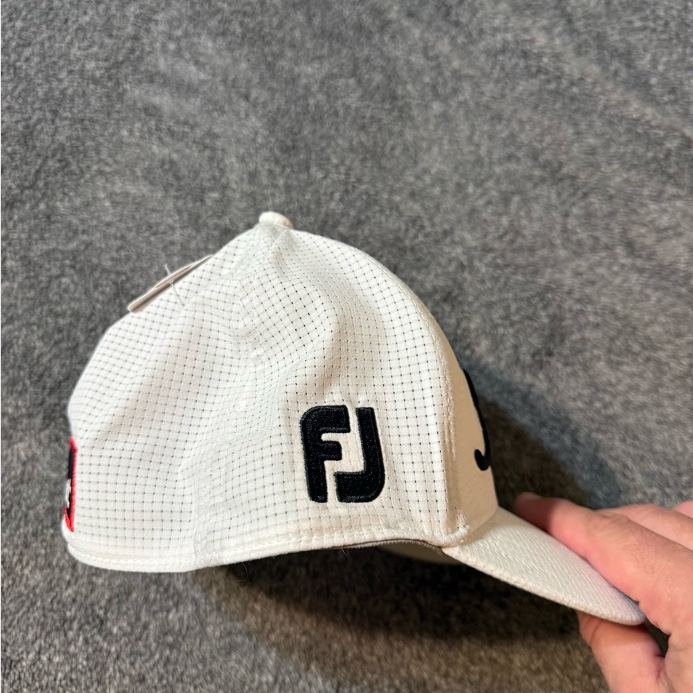 Titleist Golf Hat with Black Logo - Picture 3 of 4